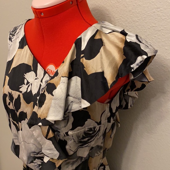 WHBM Silk Floral Ruffled Dress - 0 - Picture 2 of 6